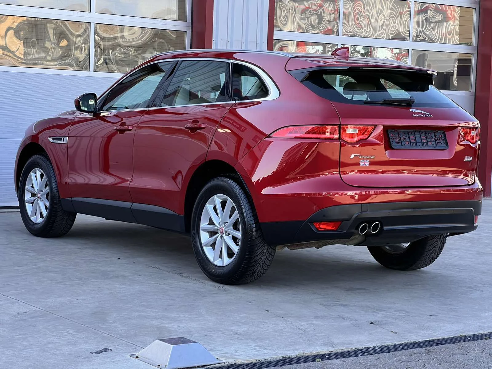 Jaguar F-PACE 2.0D-PORTFOLIO-134.000km-DISTRONIC-FULL, снимка 2 - Автомобили и джипове - 56316328