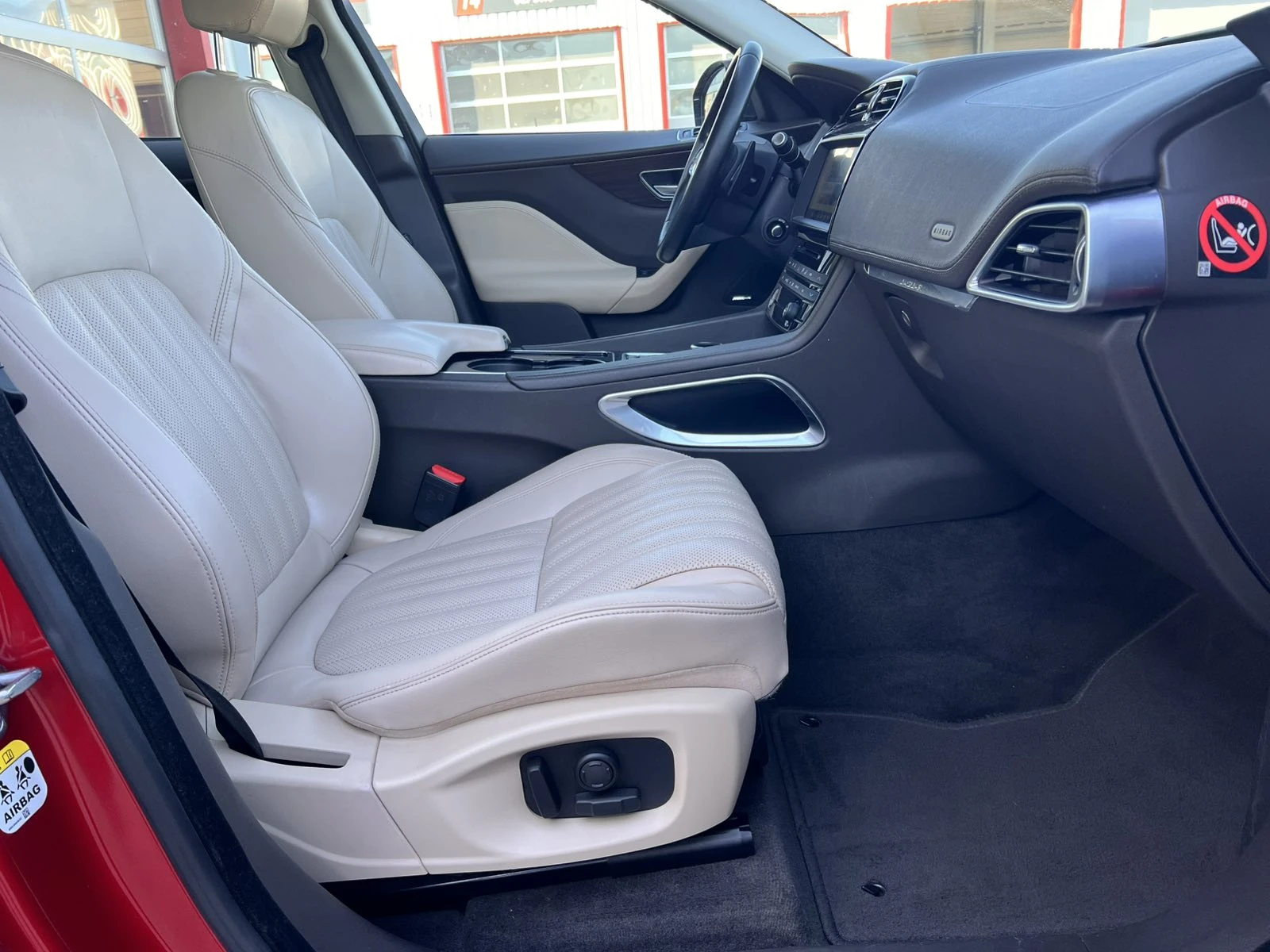 Jaguar F-PACE 2.0D-PORTFOLIO-134.000km-DISTRONIC-FULL, снимка 13 - Автомобили и джипове - 56316328