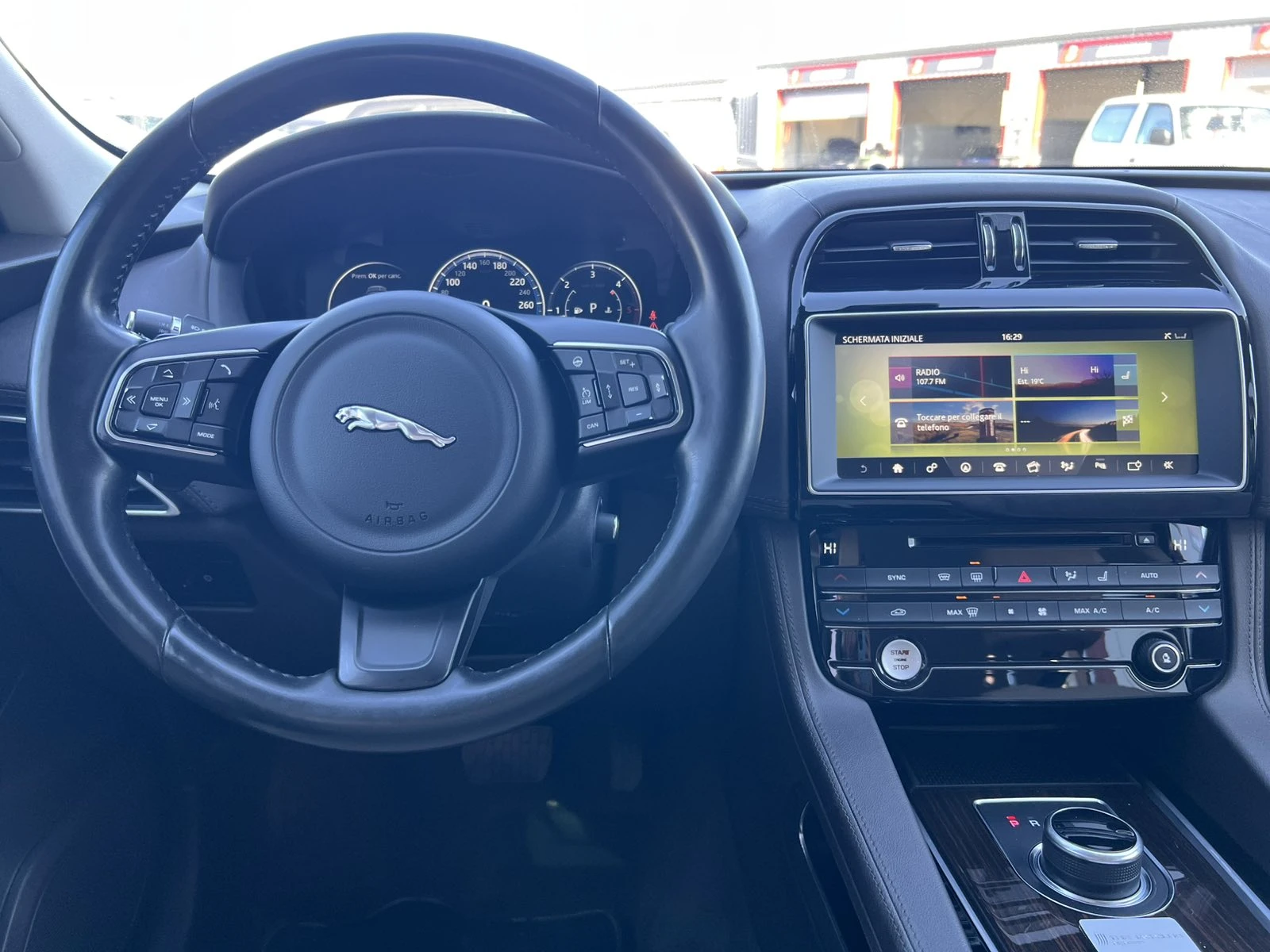 Jaguar F-PACE 2.0D-PORTFOLIO-134.000km-DISTRONIC-FULL, снимка 10 - Автомобили и джипове - 56316328