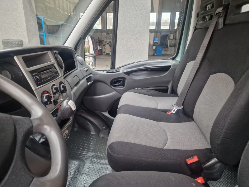 Iveco 35c15 7места 3.0HPI швейцарски , снимка 13 - Бусове и автобуси - 48342960