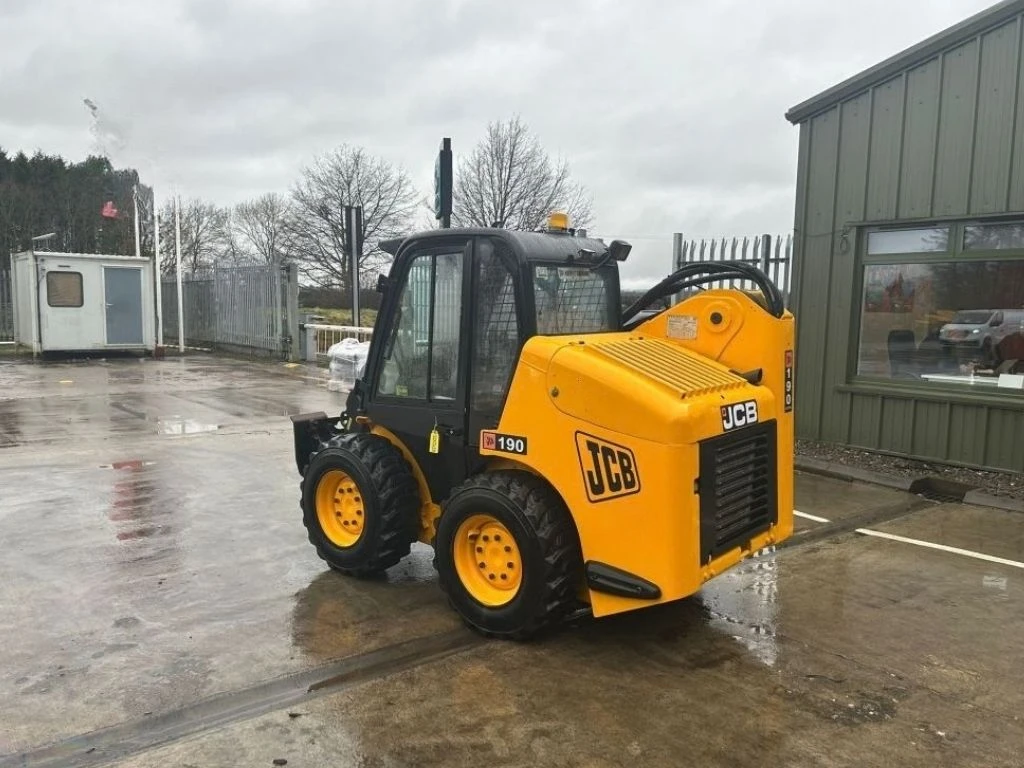 Мини челни товарачи JCB 190, снимка 3 - Индустриална техника - 53947815