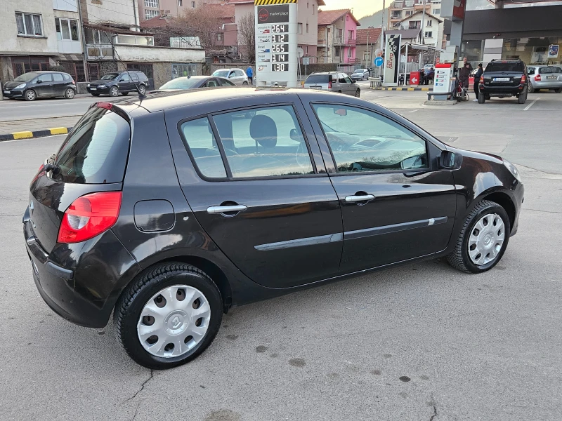 Renault Clio 1.2 Klima/113000 km/ Топ състояние, снимка 6 - Автомобили и джипове - 49404863