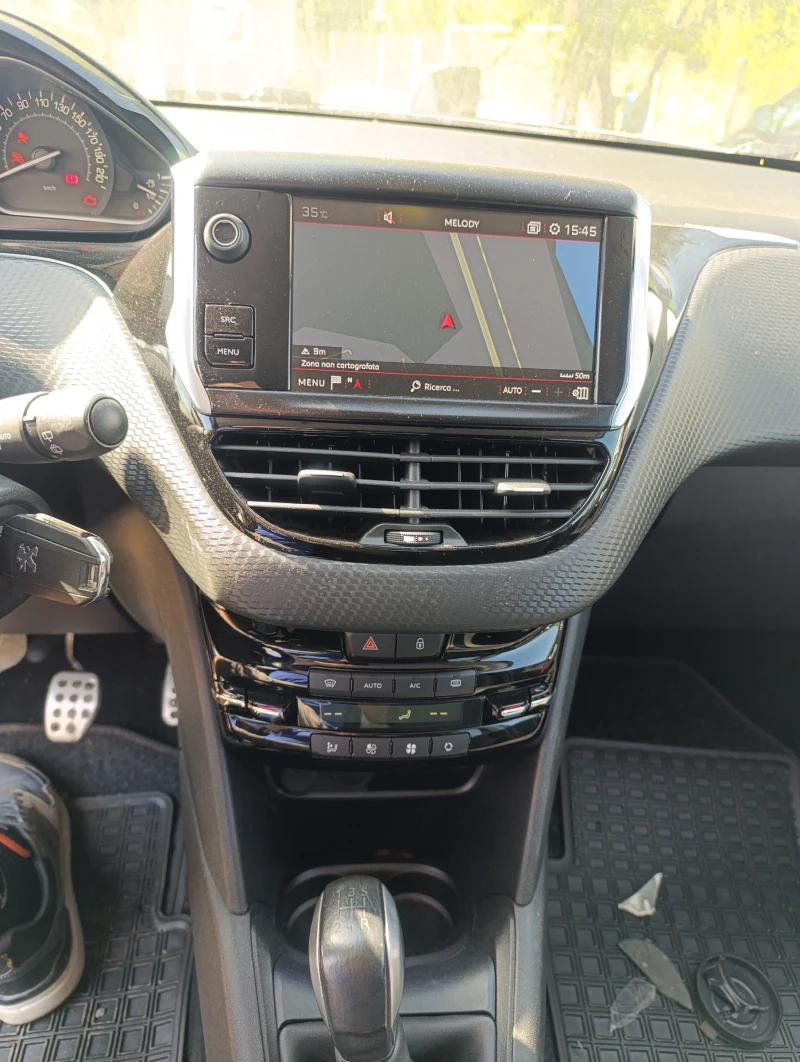 Peugeot 208 1, 2 THP, снимка 8 - Автомобили и джипове - 50788664