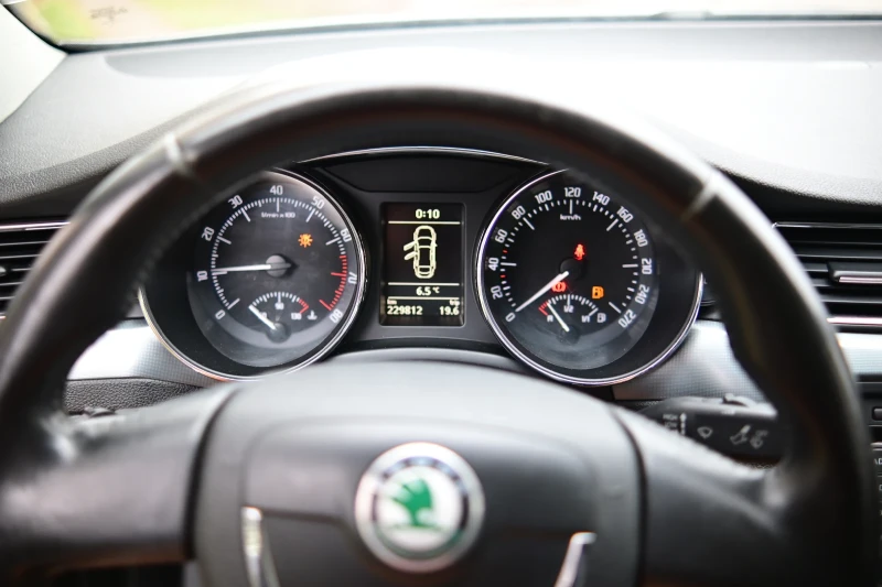 Skoda Superb, снимка 8 - Автомобили и джипове - 53360799