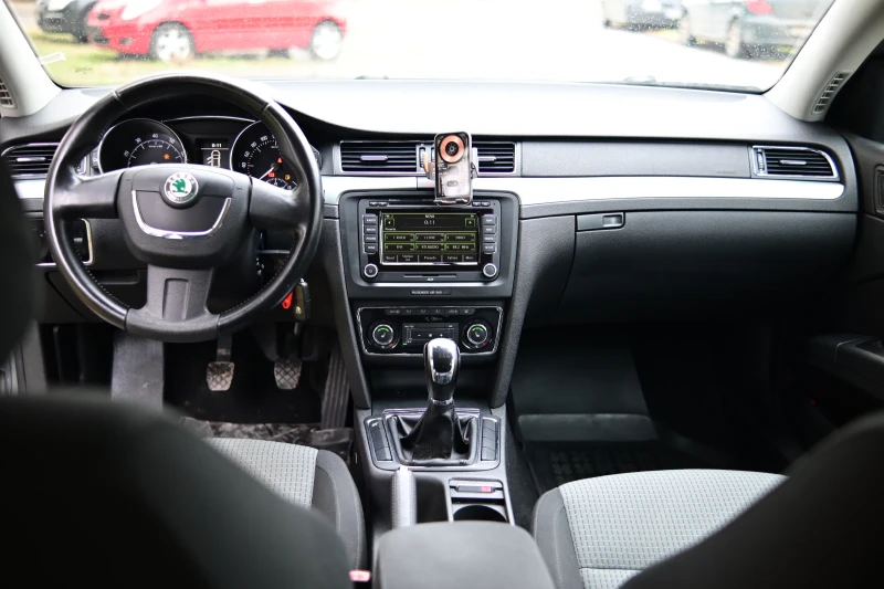 Skoda Superb, снимка 9 - Автомобили и джипове - 53360799