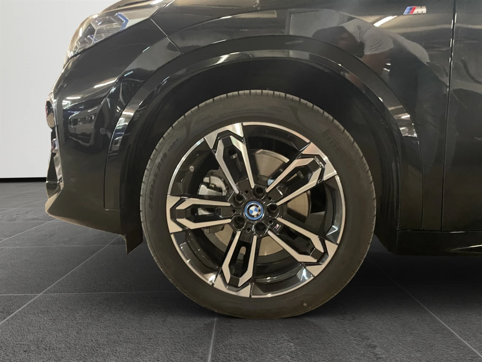 BMW iX2 xDrive30 - изображение 5