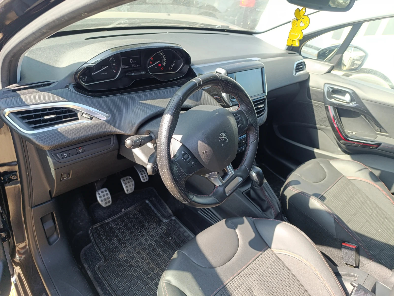 Peugeot 208 1, 2 THP - изображение 7
