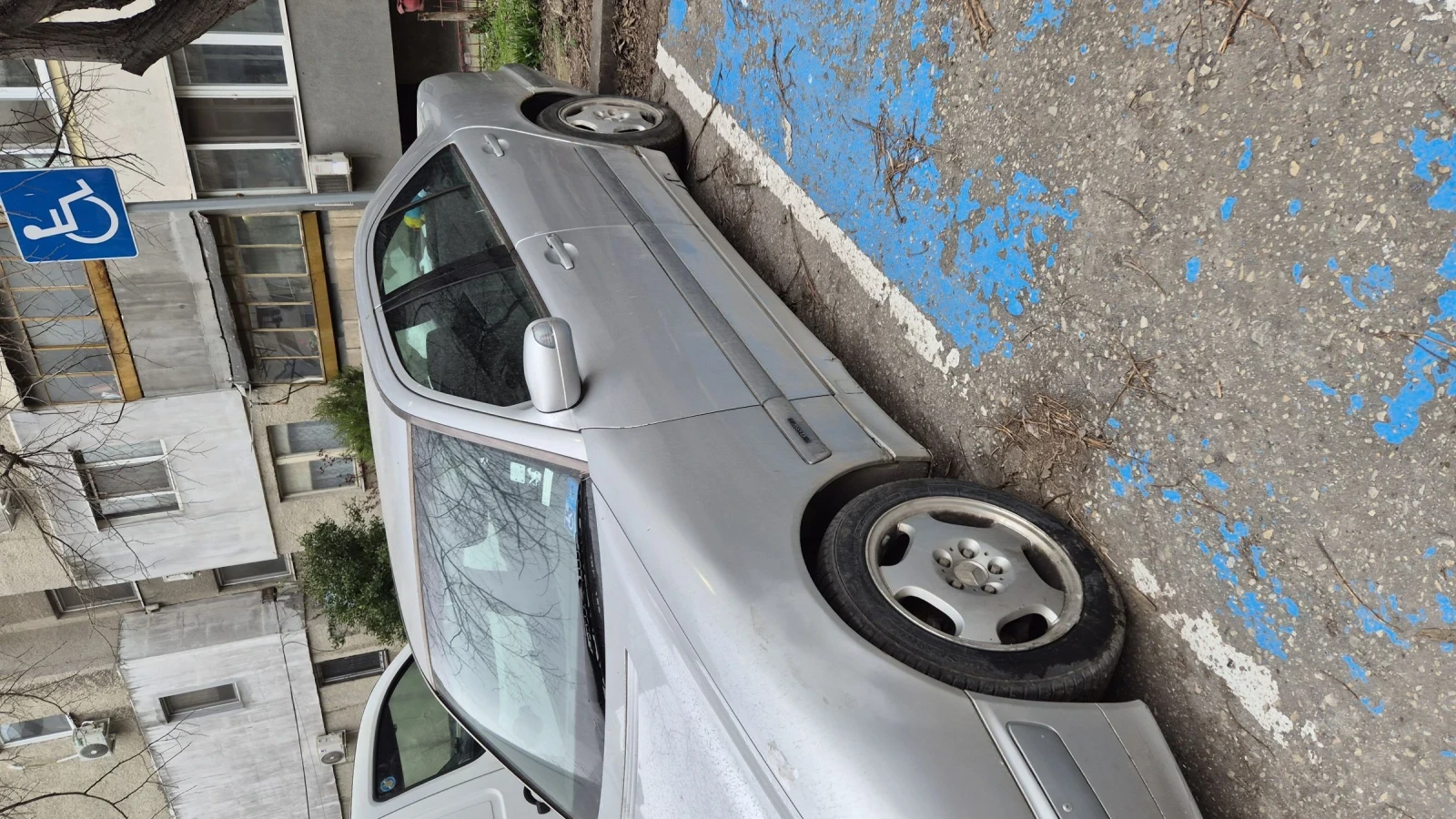 Mercedes-Benz E 220, снимка 2 - Автомобили и джипове - 53842752