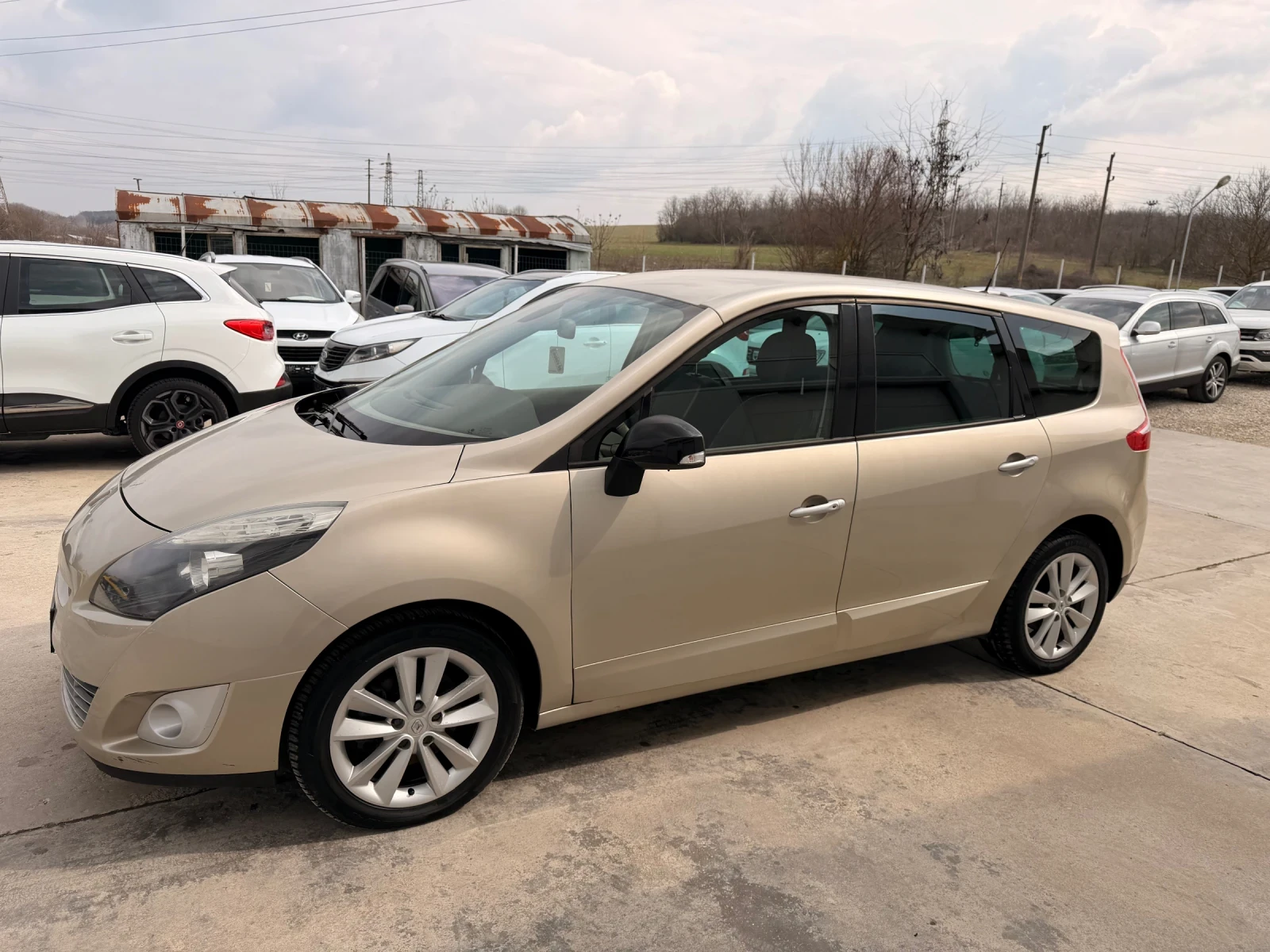 Renault Scenic 1.9dci 131k.c * Navi* 7 mesta* UNIKAT* , снимка 3 - Автомобили и джипове - 53968575
