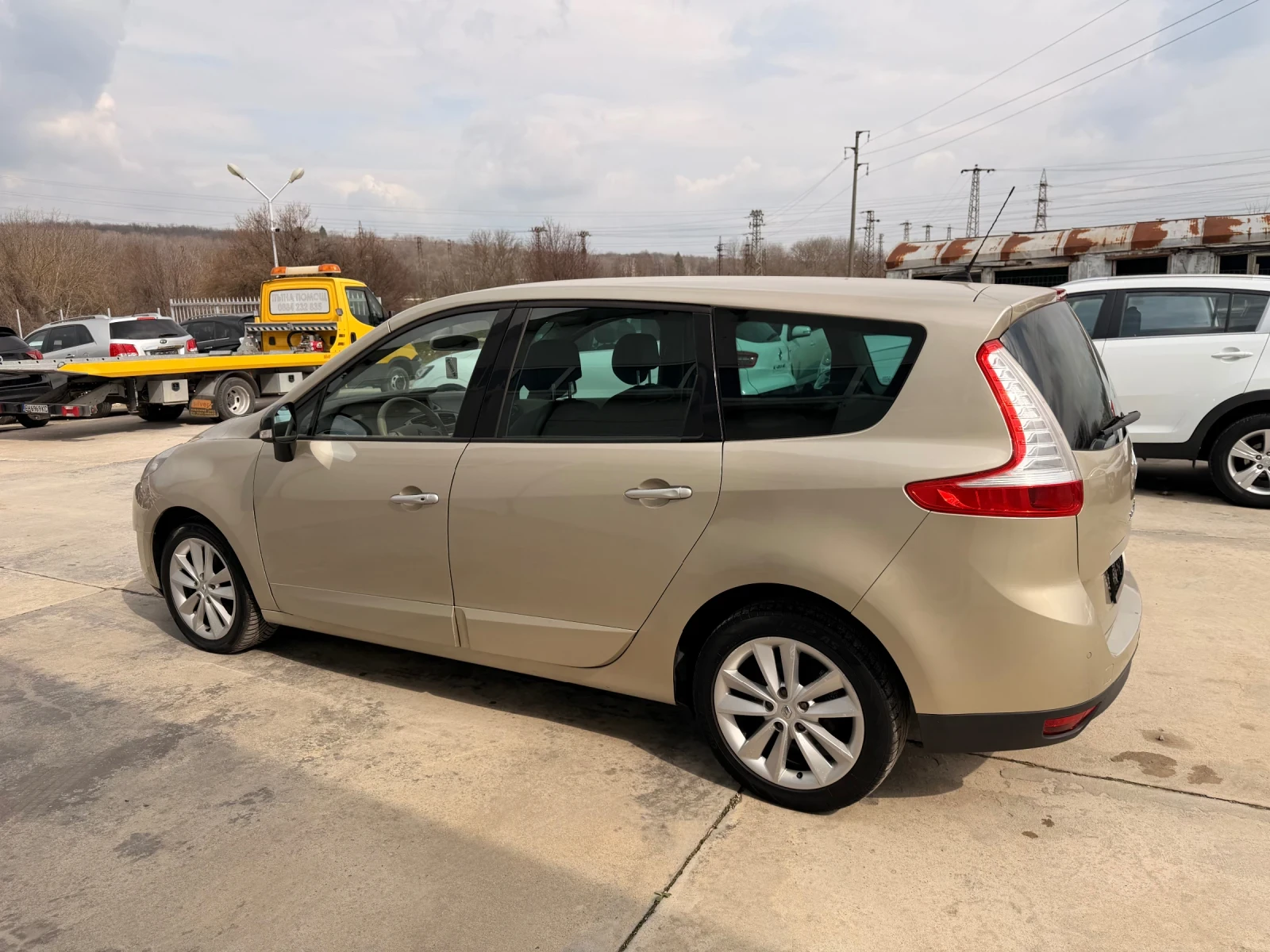 Renault Scenic 1.9dci 131k.c * Navi* 7 mesta* UNIKAT* , снимка 4 - Автомобили и джипове - 53968575