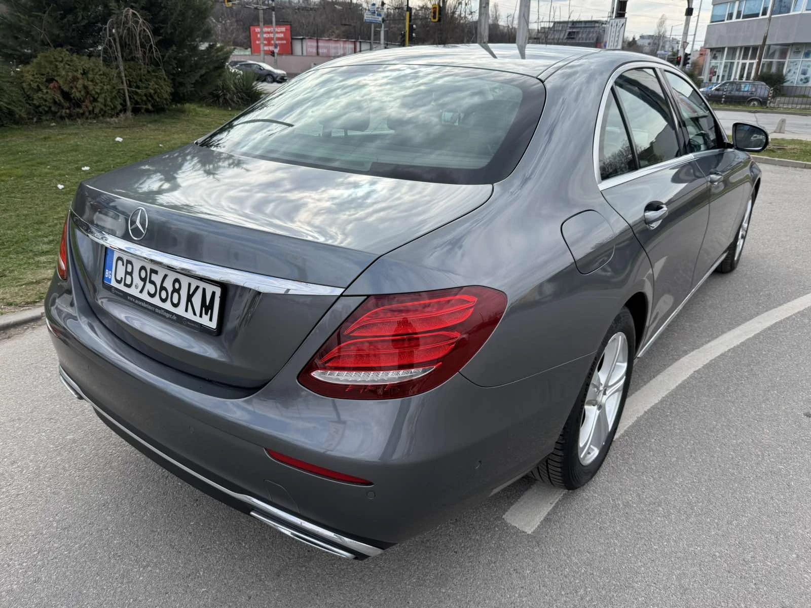 Mercedes-Benz E 220, снимка 5 - Автомобили и джипове - 53983897