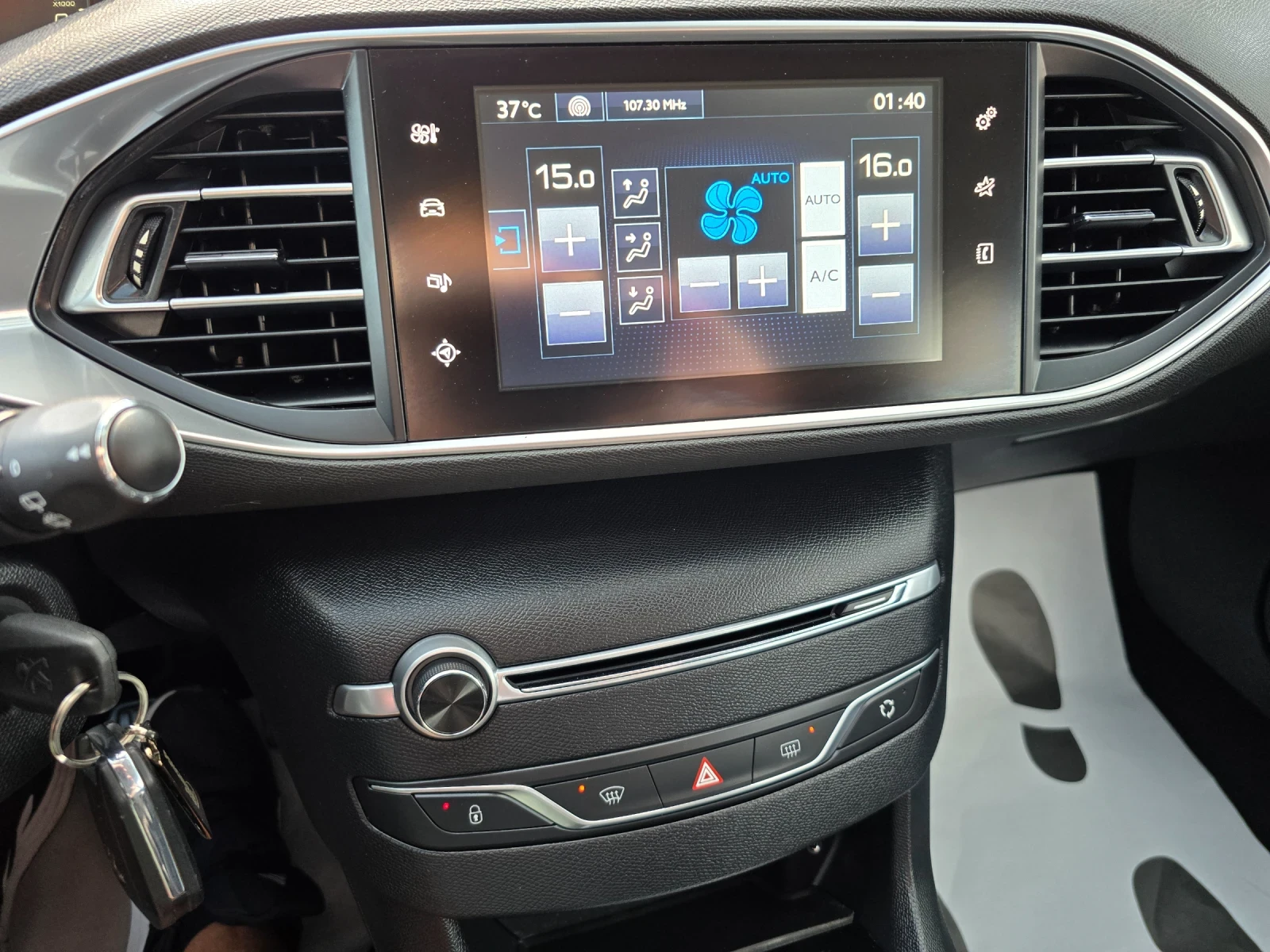 Peugeot 308 1.6HDi-Navi= Led= Euro6, снимка 10 - Автомобили и джипове - 55326020