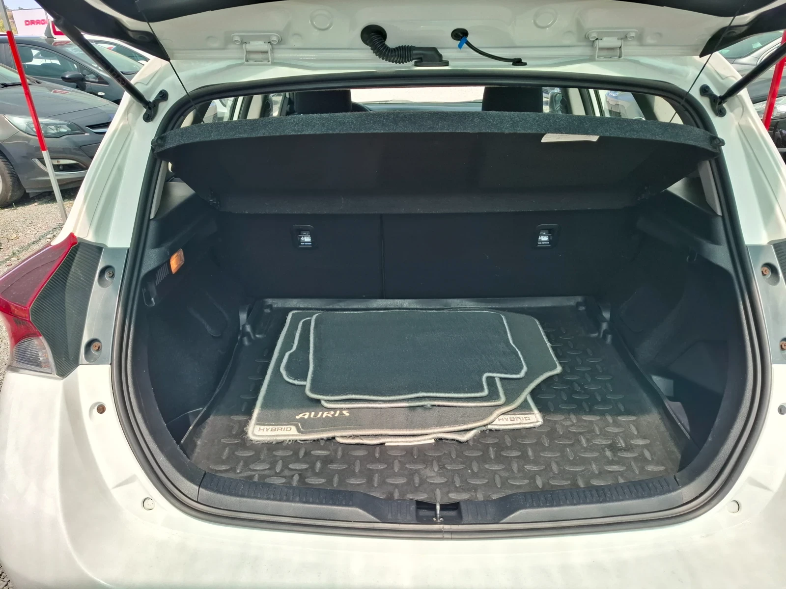 Toyota Auris 1, 8Hybrid-127000km!!!-Facelift!!!, снимка 11 - Автомобили и джипове - 55507378