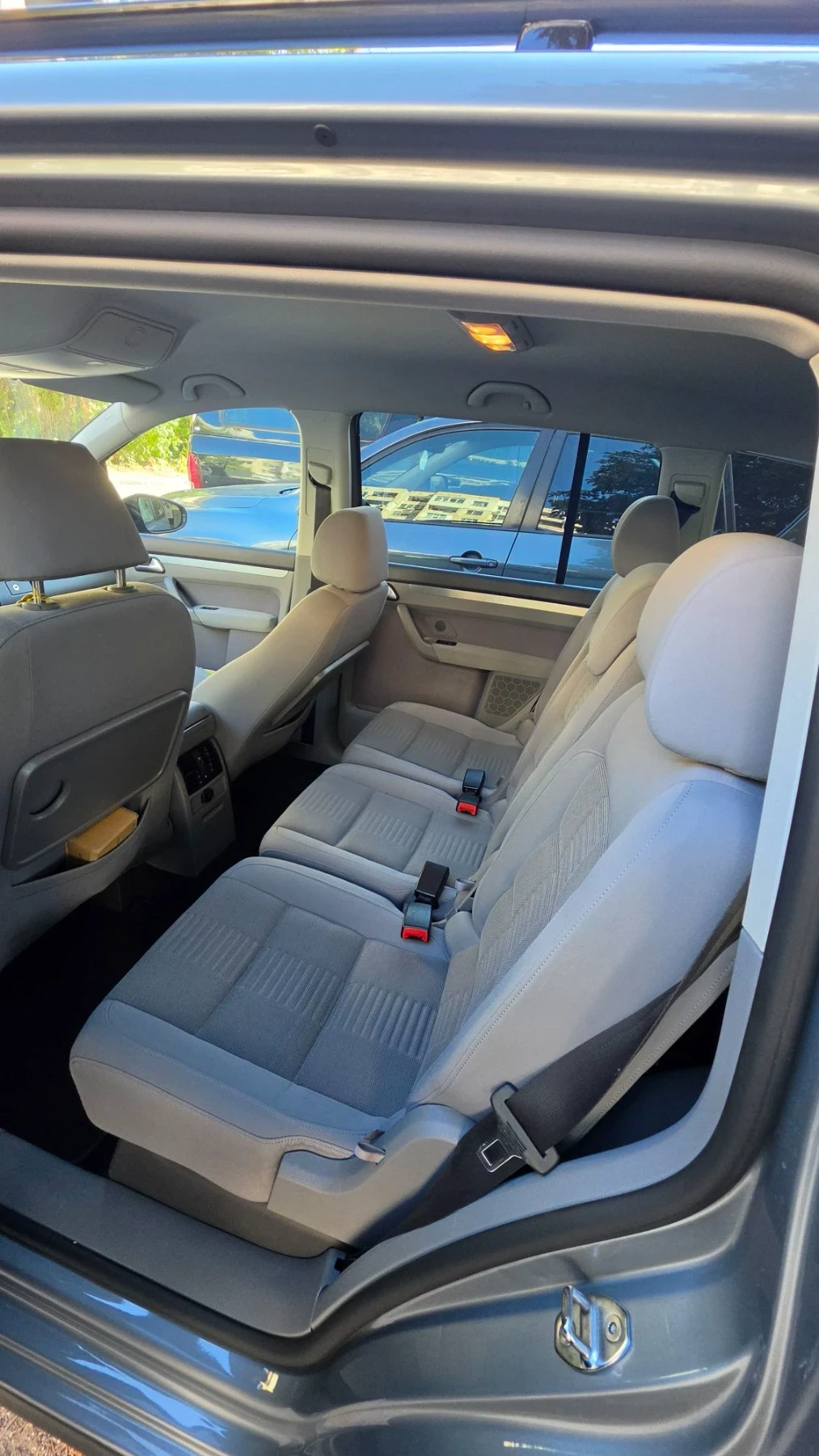 VW Touran 1.9 TDI 105 �.�. R-Line | 2009 �. | 5 �����  | Mobile.bg � ����������� 13