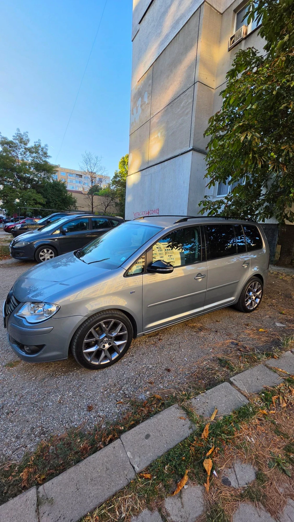 VW Touran 1.9 TDI 105 к.с. R-Line | 2009 г. | 5 места 