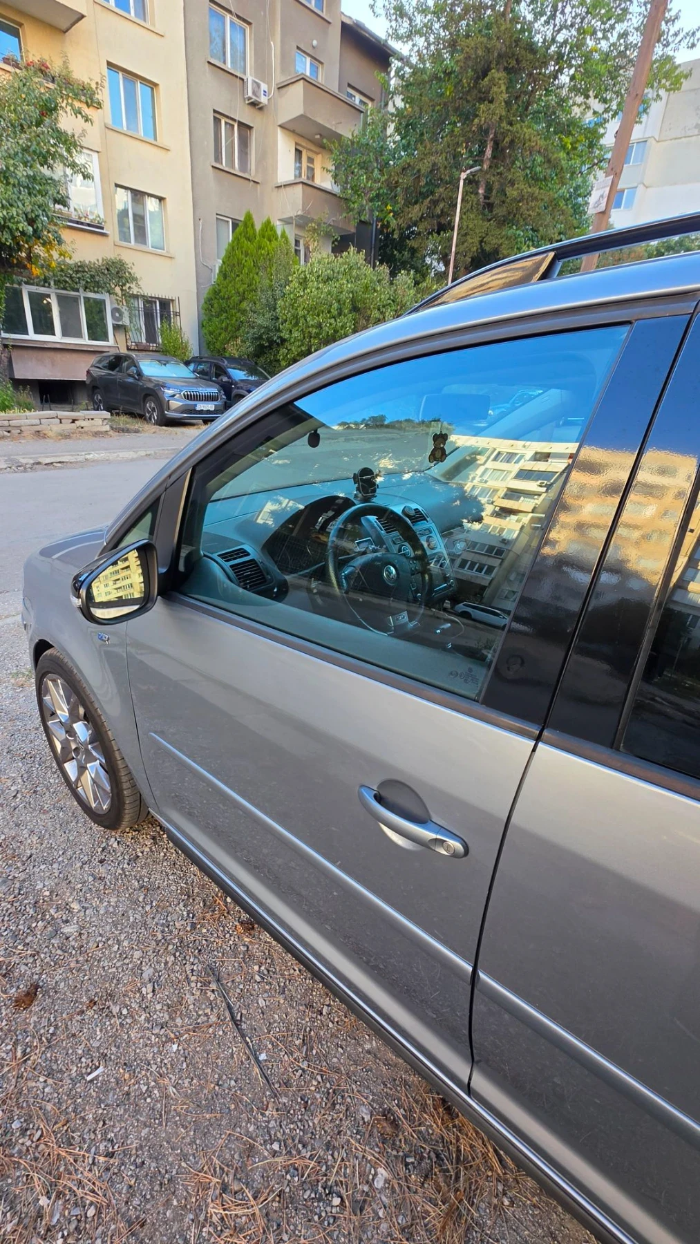 VW Touran 1.9 TDI 105 �.�. R-Line | 2009 �. | 5 �����  | Mobile.bg � ����������� 6