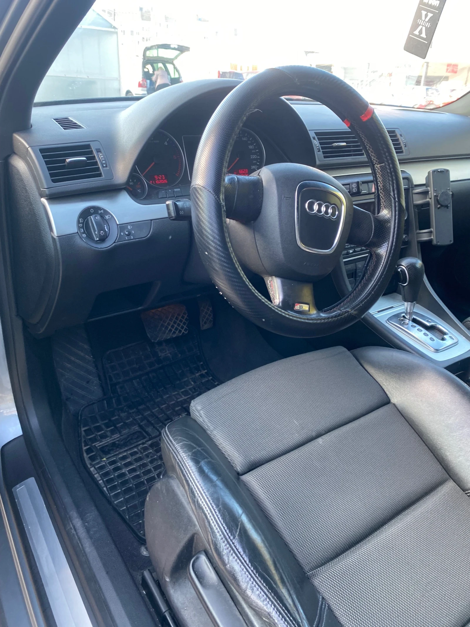 Audi A4 2.0 TDI, снимка 9 - Автомобили и джипове - 56592701