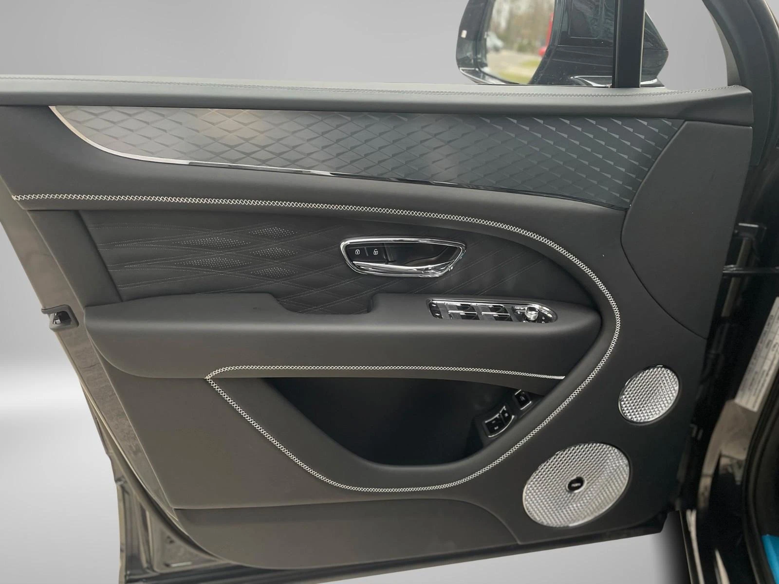 Bentley Bentayga V8/LONG/MULLINER/NAIM/PANO/360/HEAD UP/BLACKLINE/ - изображение 7