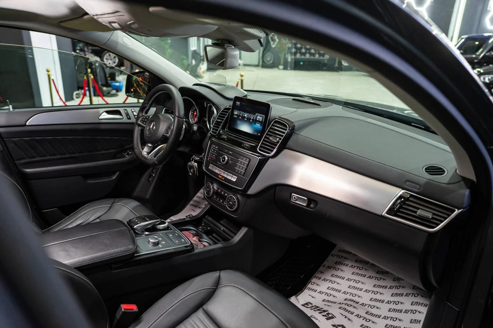 Mercedes-Benz GLE 350 D 4MATIC FULL AMG LINE ПАНО H&K ЛИЗИНГ 100%, снимка 13 - Автомобили и джипове - 53896888