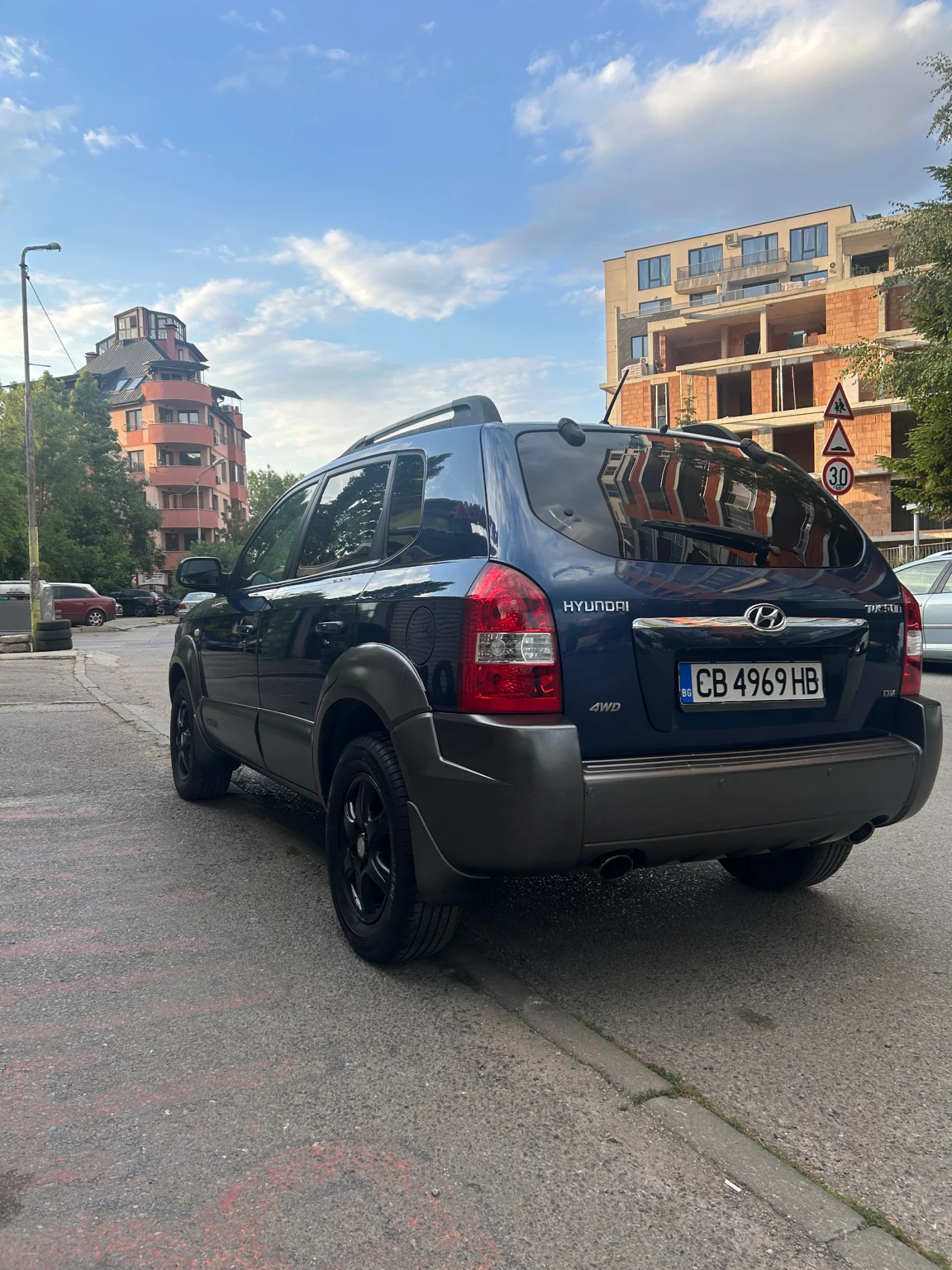 Hyundai Tucson 2.0 CRDI Avtomat 4x4, снимка 8 - Автомобили и джипове - 54272471