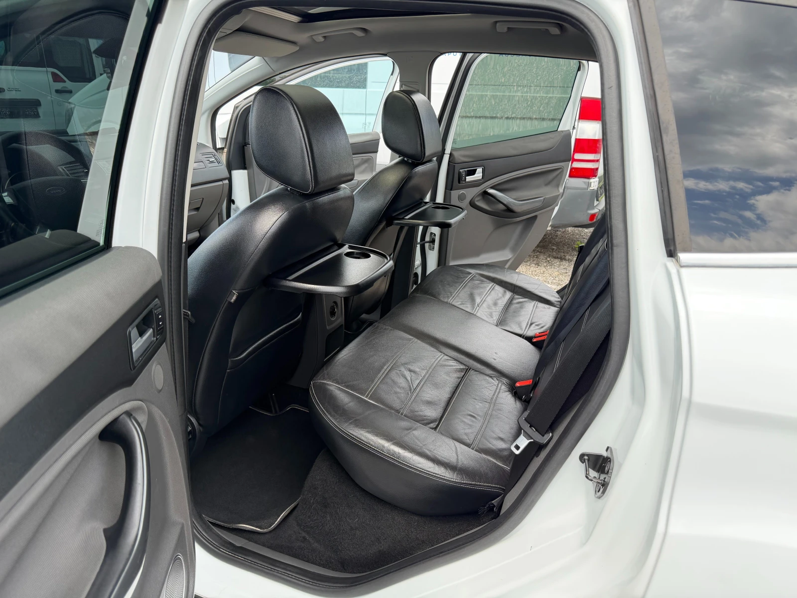 Ford Kuga 2.0, снимка 11 - Автомобили и джипове - 55003712