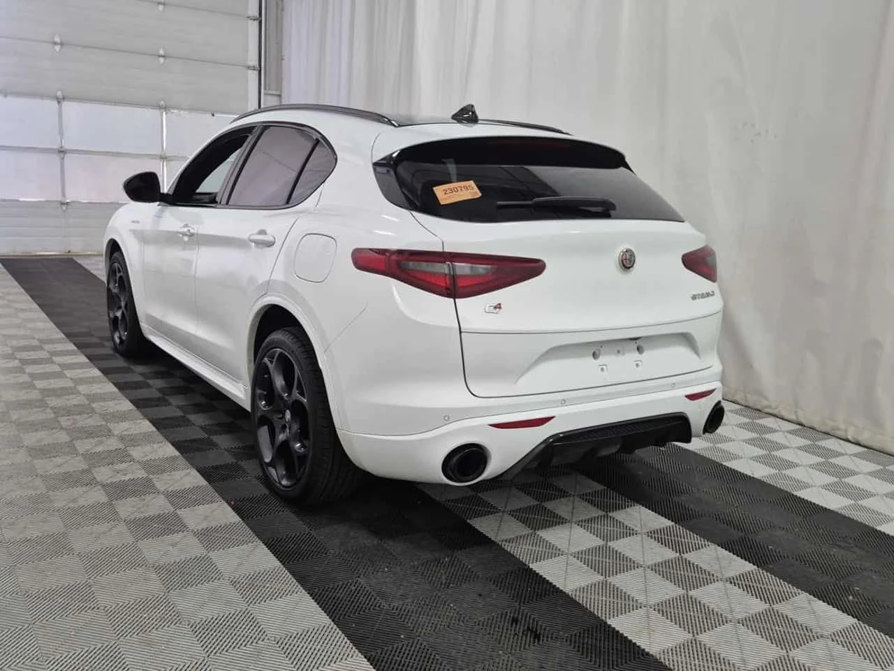 Alfa Romeo Stelvio * Veloce * АВТОКРЕДИТ БЕЗ ПЪРВОНАЧАЛНА ВНОСКА* , снимка 2 - Автомобили и джипове - 55587457