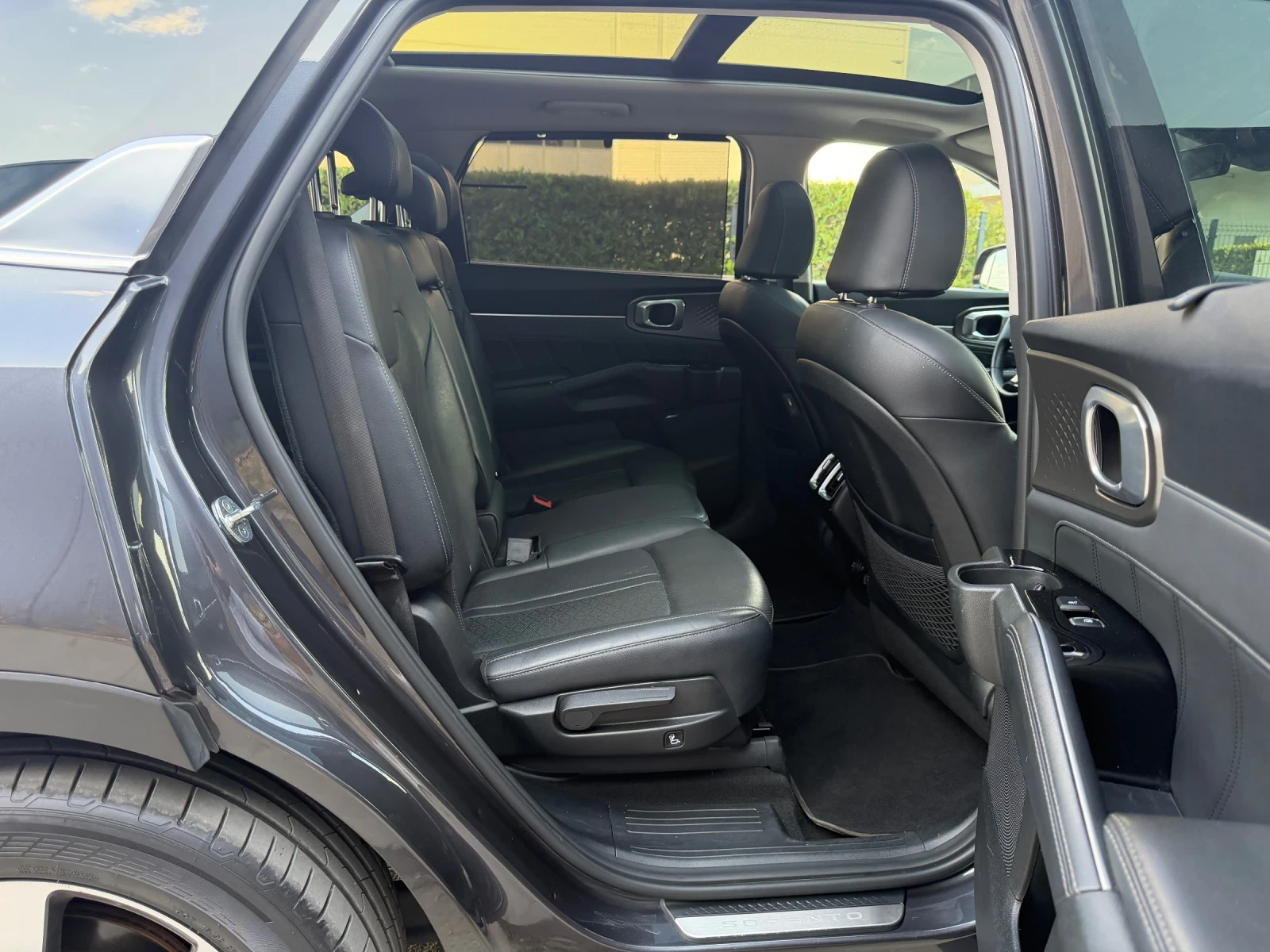 Kia Sorento 1.6 T-GDI PLUG-IN 265кс 4x4 /PLATINUM/ПАНО/360/6+ , снимка 10 - Автомобили и джипове - 55846162
