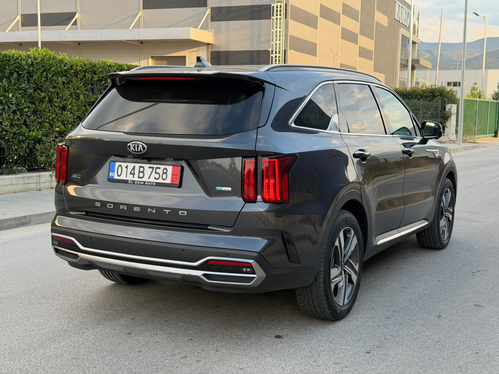Kia Sorento 1.6 T-GDI PLUG-IN 265кс 4x4 /PLATINUM/ПАНО/360/6+ , снимка 3 - Автомобили и джипове - 55846162