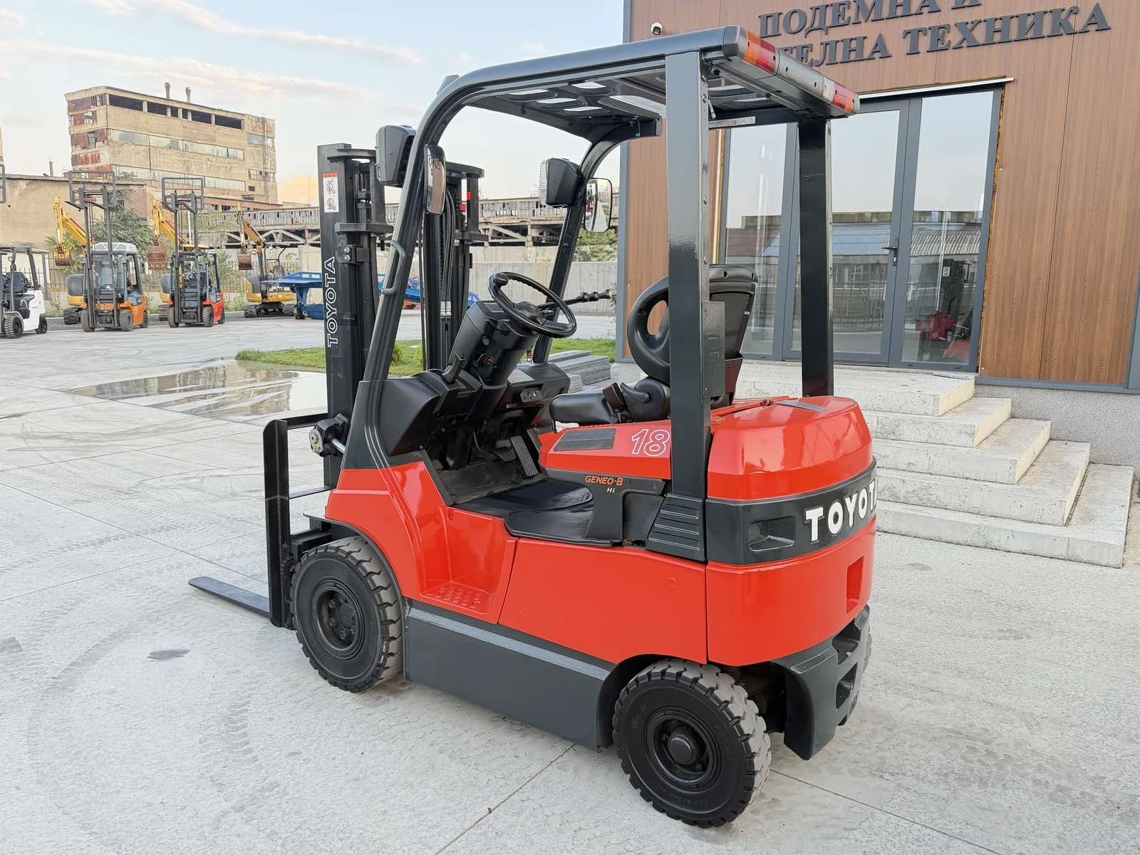 Електрокар Toyota 1.8 тона* ИЗРАВНИТЕЛ* ПРОВЕРЕНА БАТЕРИЯ* , снимка 3 - Индустриална техника - 55831612