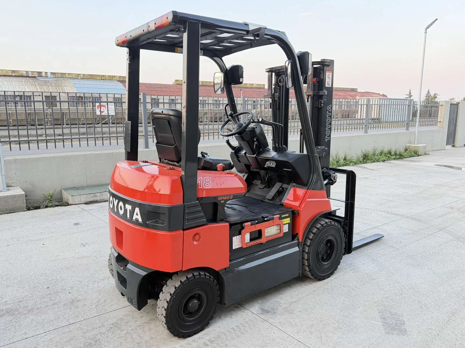 Електрокар Toyota 1.8 тона* ИЗРАВНИТЕЛ* ПРОВЕРЕНА БАТЕРИЯ* , снимка 5 - Индустриална техника - 55831612