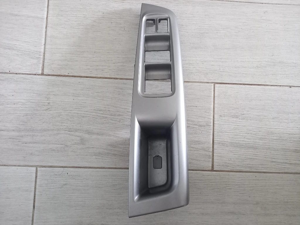 Дръжка врата предна лява вътрешна за дърпане Субару Форестър 10г 