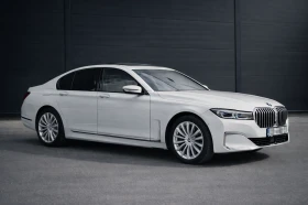 BMW 750 xDrive | В Гаранция | Full Екстри, снимка 3
