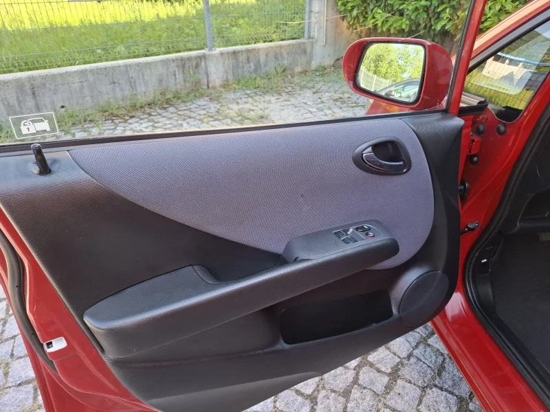 Honda Jazz 1.4i ПЕРФЕКТНА! КАТО НОВА! КЛИМАТРОНИК!, снимка 15 - Автомобили и джипове - 50568056