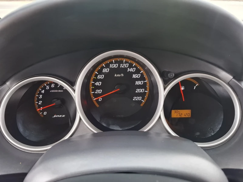 Honda Jazz 1.4i ПЕРФЕКТНА! КАТО НОВА! КЛИМАТРОНИК!, снимка 13 - Автомобили и джипове - 50568056