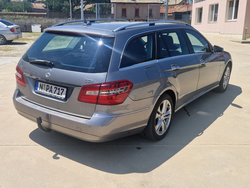 Mercedes-Benz E 220 BlueEfficiency, снимка 4 - Автомобили и джипове - 52202550
