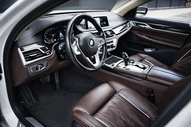 BMW 750 xDrive | В Гаранция | Full Екстри, снимка 10 - Автомобили и джипове - 53404063