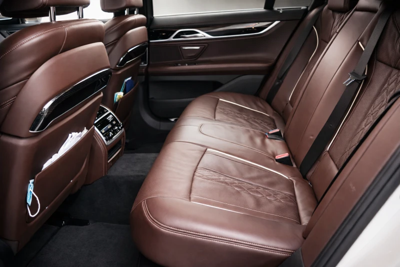 BMW 750 xDrive | В Гаранция | Full Екстри, снимка 15 - Автомобили и джипове - 53404063