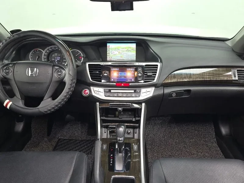Honda Accord 2.4 Бензин, снимка 3 - Автомобили и джипове - 55568751