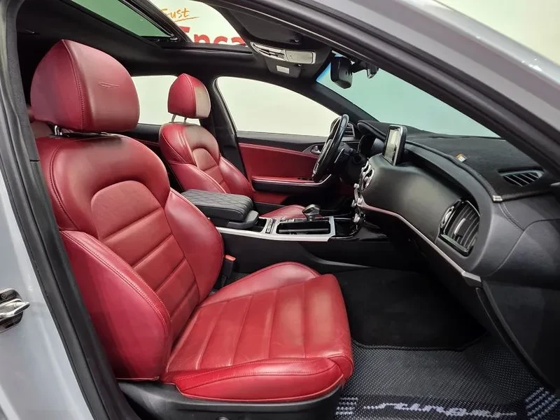 Kia Stinger 3.3 AWD GT - САМО 30% АВАНС, снимка 10 - Автомобили и джипове - 55998794