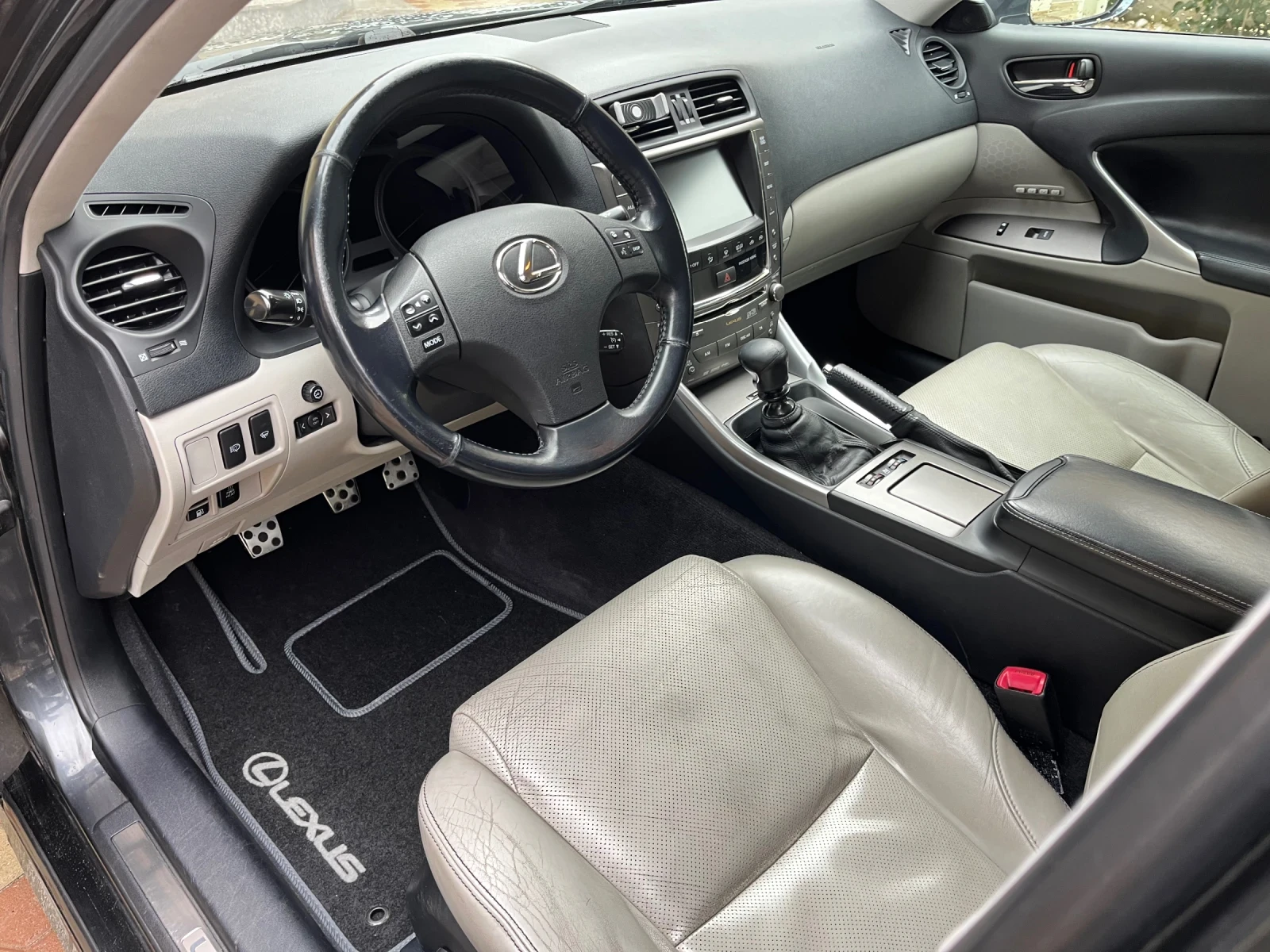 Lexus IS 2.2 XE 20 Facelift - изображение 10