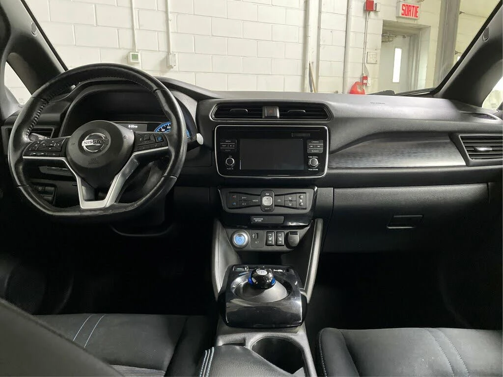 Nissan Leaf  * АВТО КРЕДИТ* ЦЕНА ДО БГ * Сервизна история *  - изображение 9