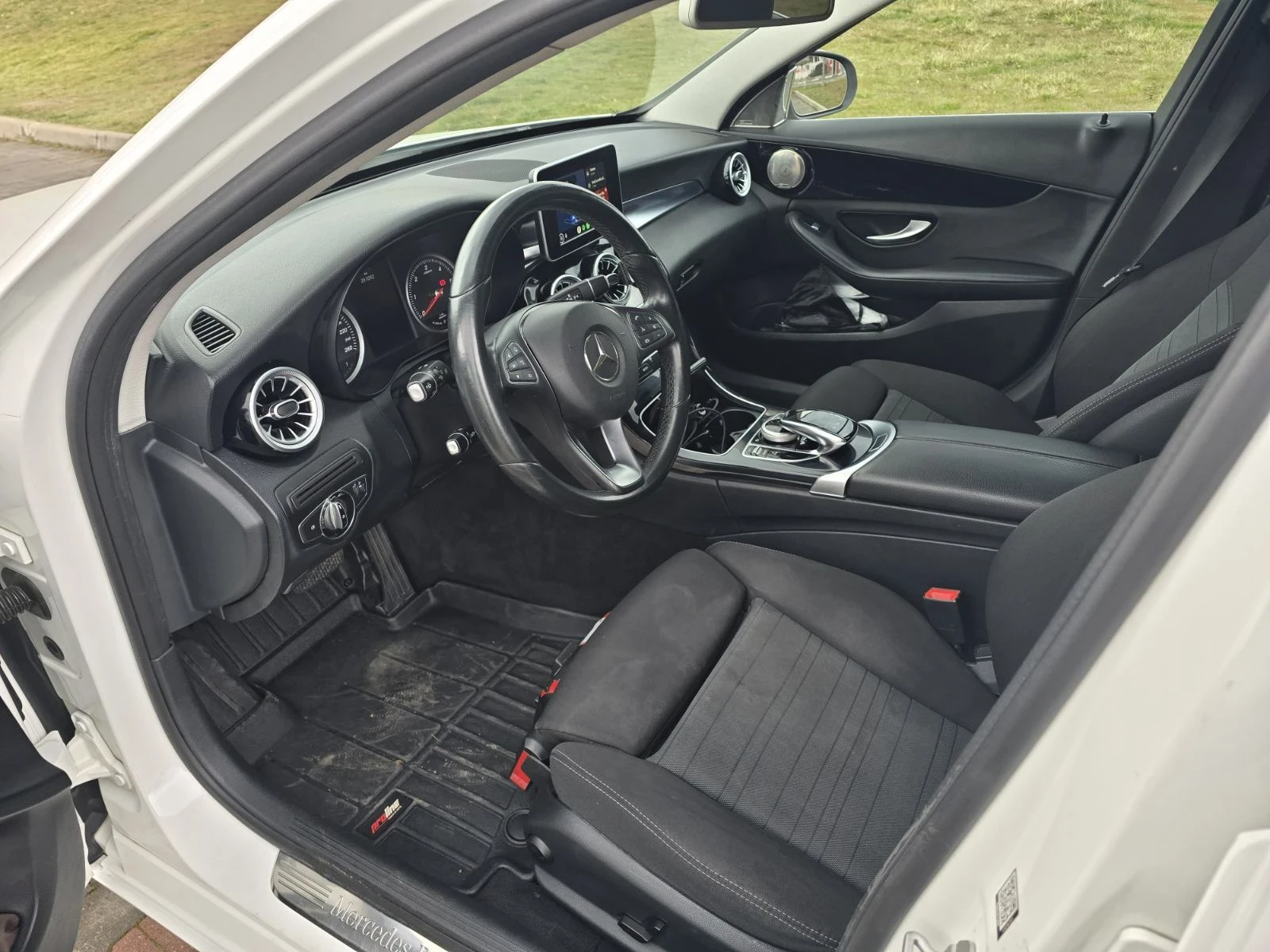 Mercedes-Benz C 300 Hybrid - изображение 6