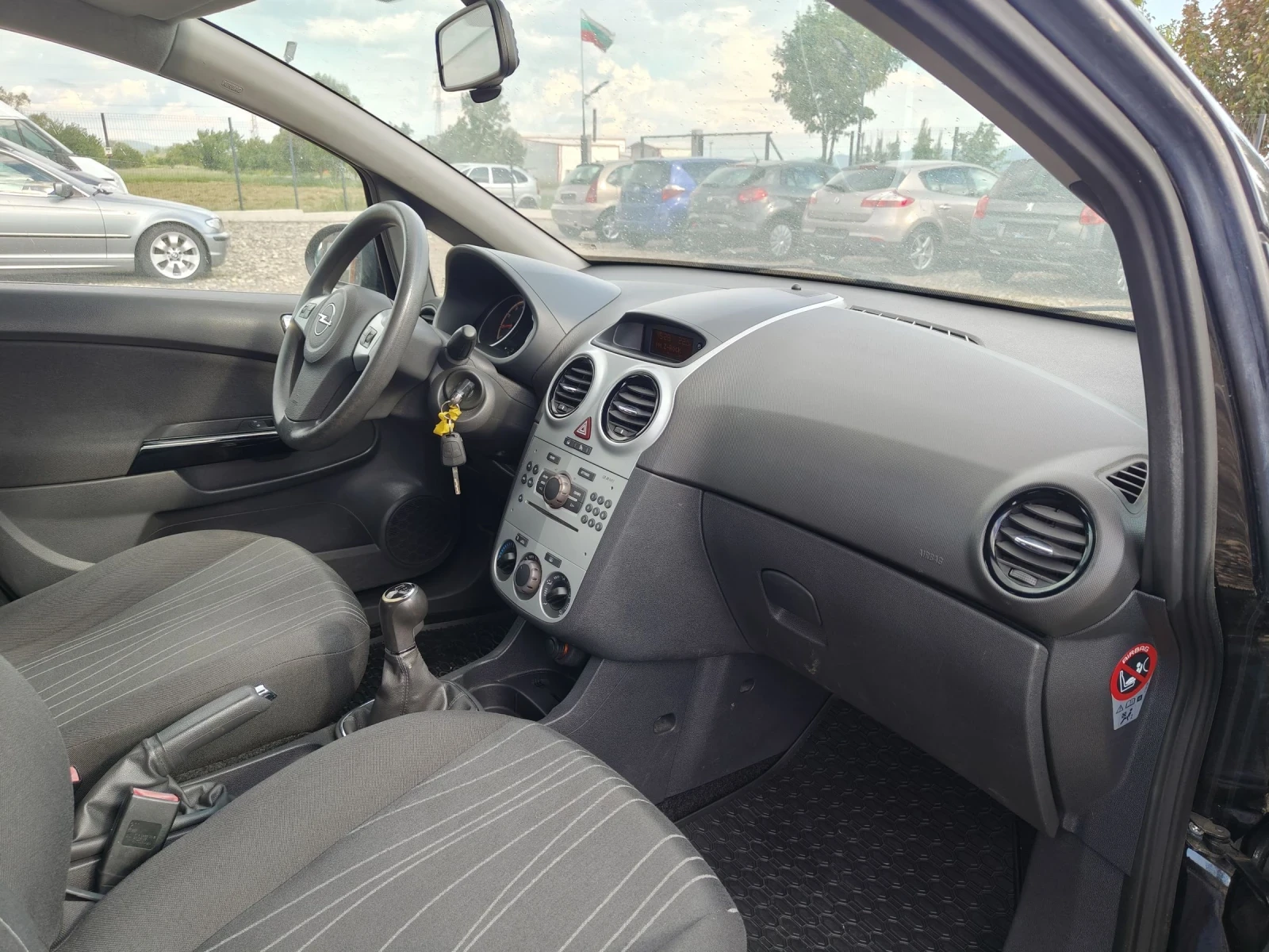 Opel Corsa 1.2i 80, снимка 12 - Автомобили и джипове - 53292483