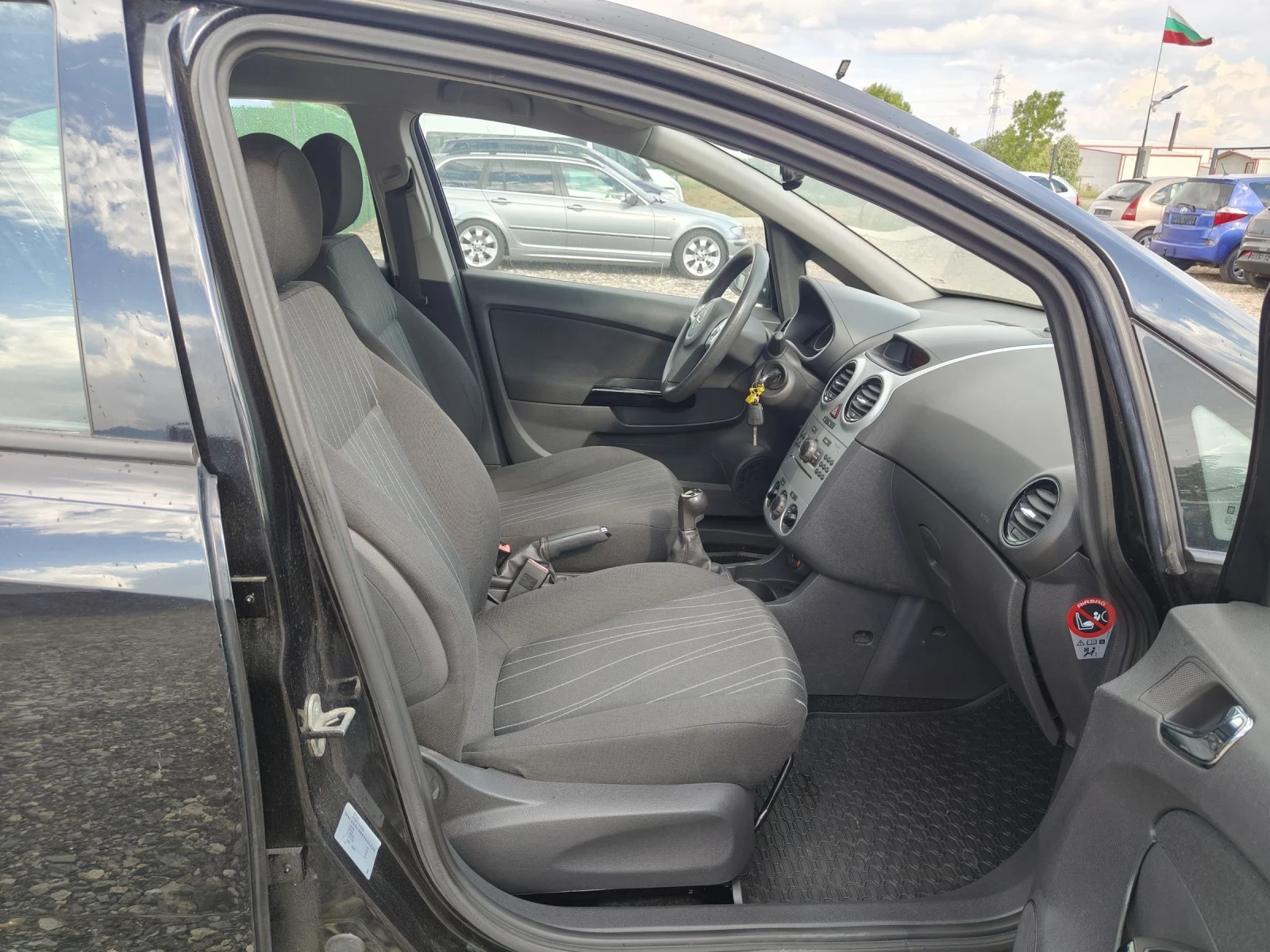 Opel Corsa 1.2i 80, снимка 13 - Автомобили и джипове - 53292483