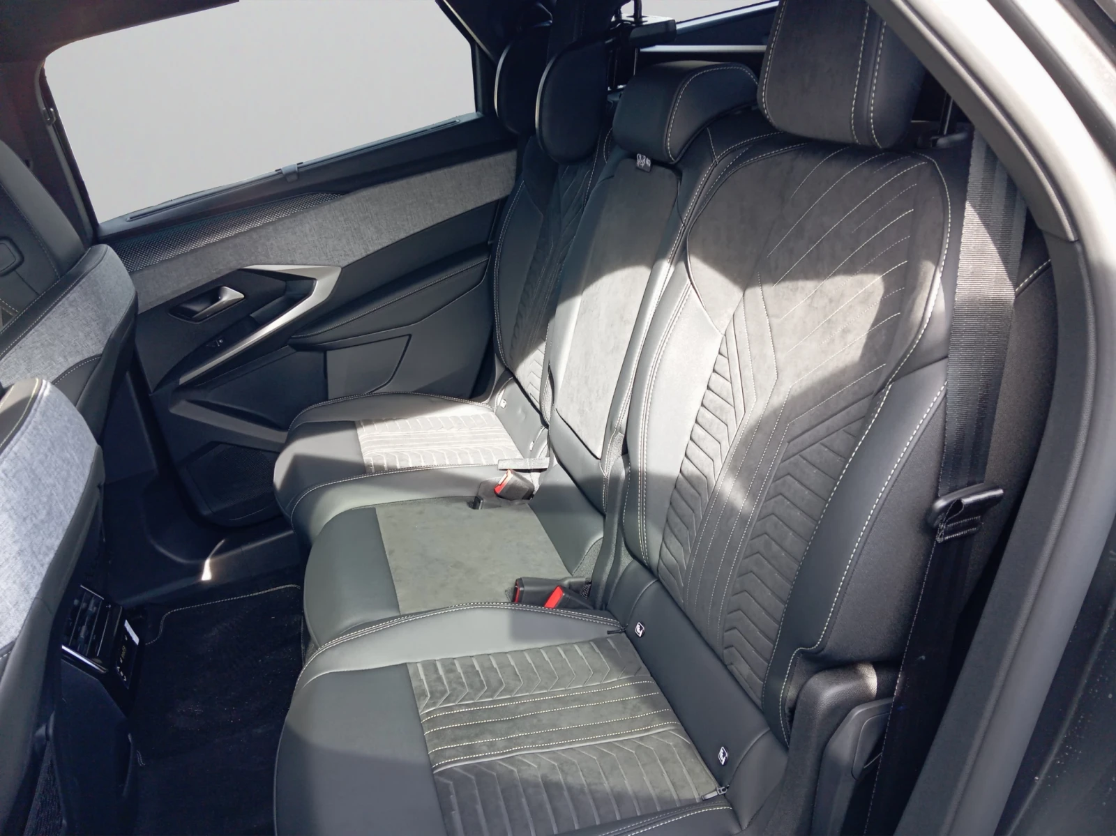 Peugeot 5008 GT EXCLUSIVE 1.2 PureTech 145 HYBRID 48V e-DCS6 | Mobile.bg � ����������� 12