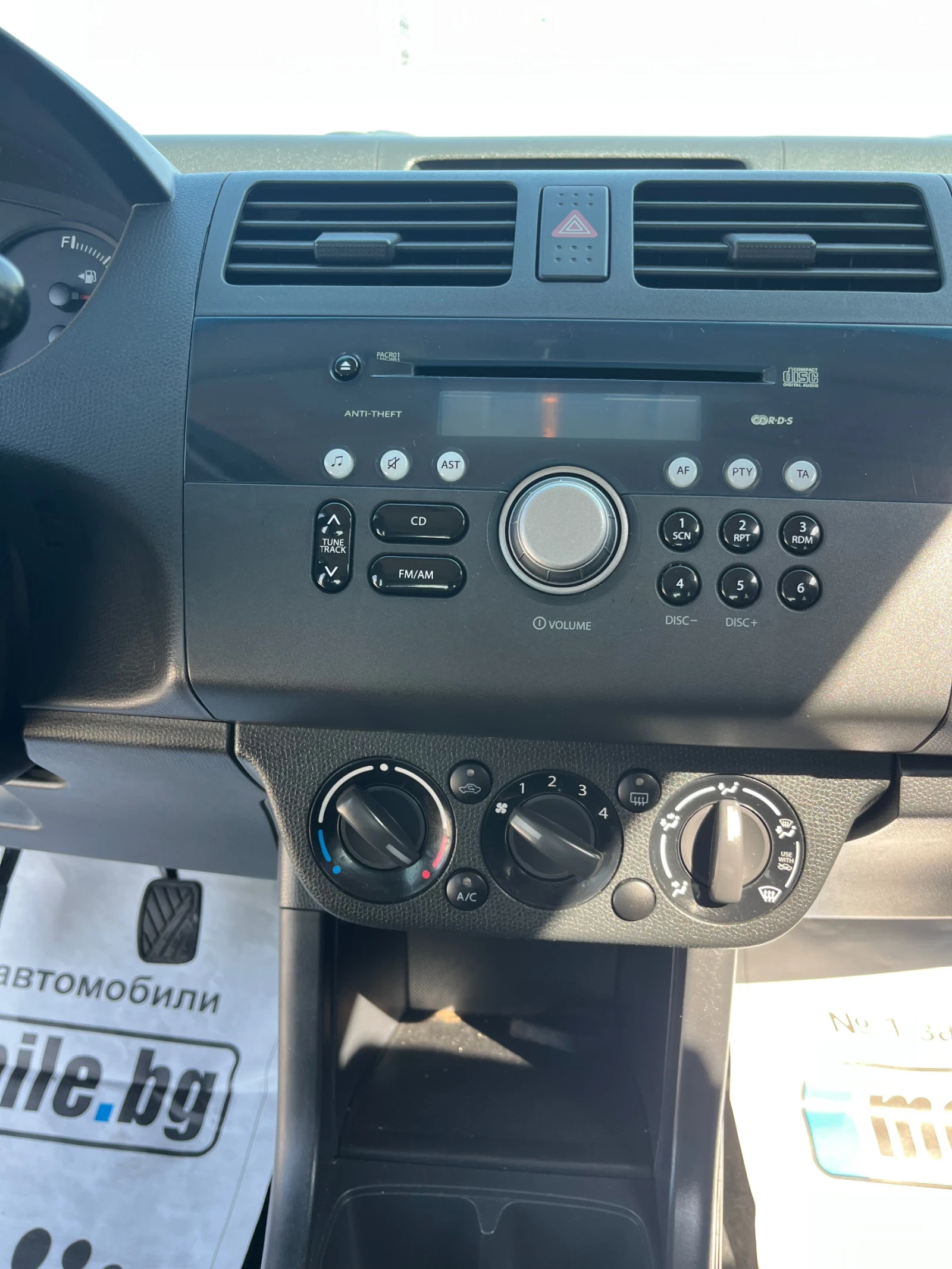 Suzuki Swift 1.3 бензин/климатик, снимка 9 - Автомобили и джипове - 53756231