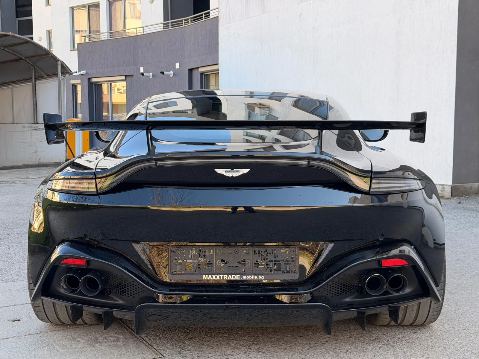 Aston Martin V8 Vantage F1 EDITION, снимка 6 - Автомобили и джипове - 54140144