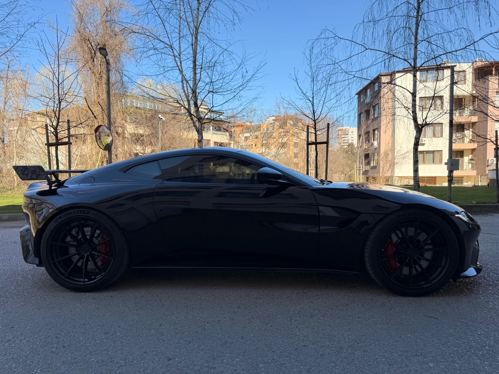 Aston Martin V8 Vantage F1 EDITION, снимка 8 - Автомобили и джипове - 54140144