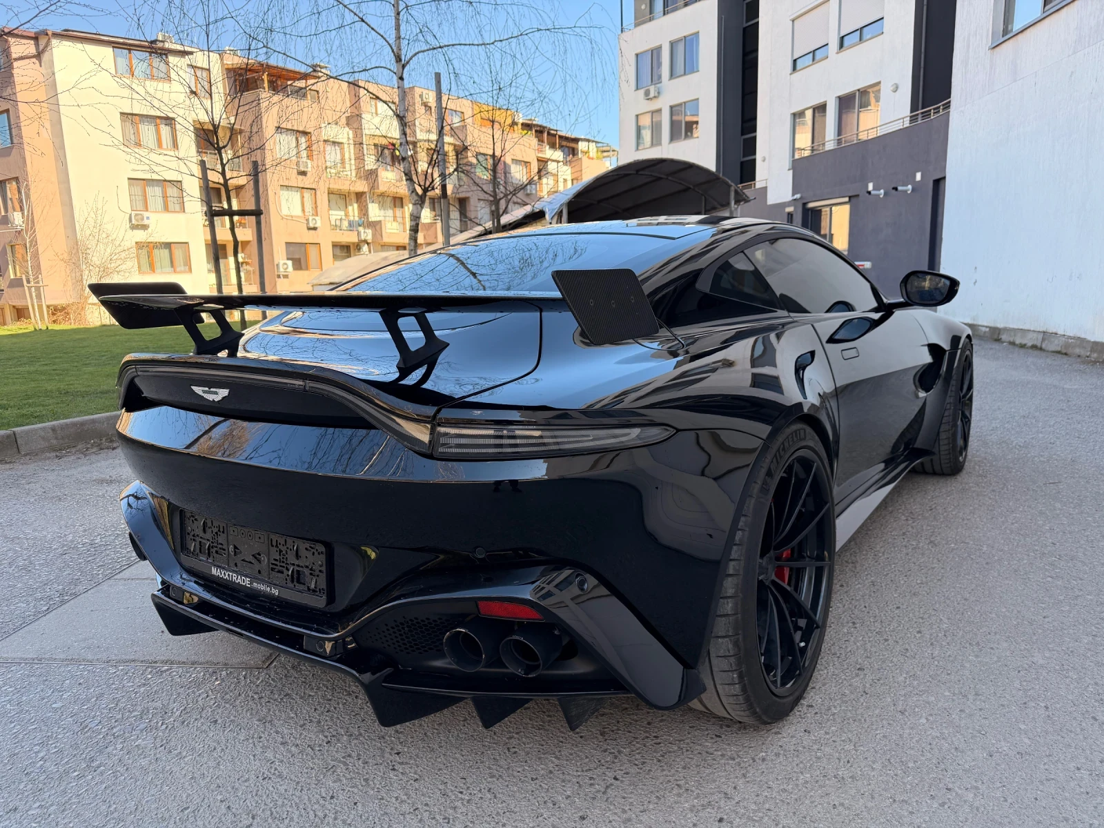 Aston Martin V8 Vantage F1 EDITION, снимка 7 - Автомобили и джипове - 54140144