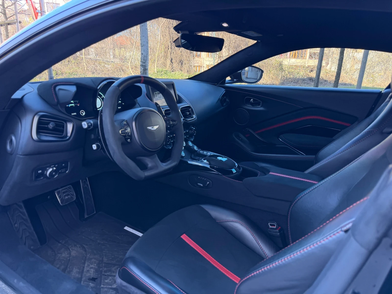 Aston Martin V8 Vantage F1 EDITION, снимка 9 - Автомобили и джипове - 54140144